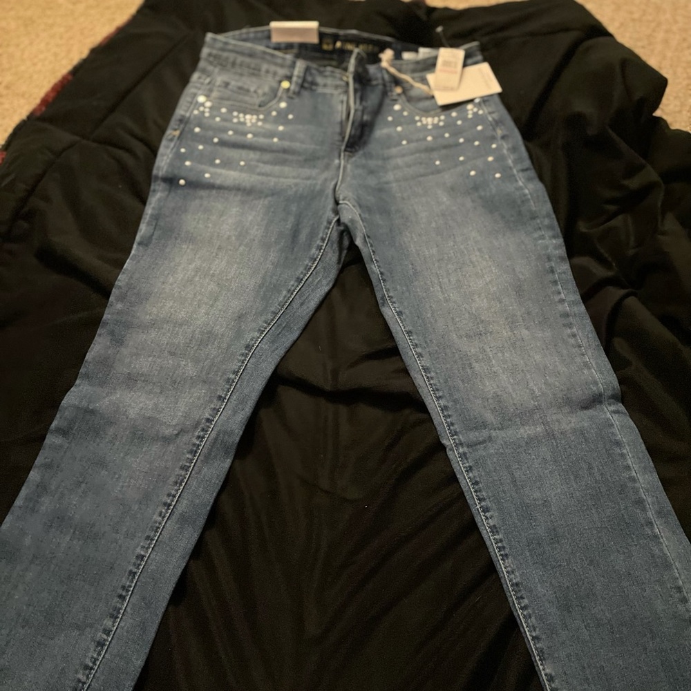 Anne Klein size 6 jeans with pearl detail straight fit
